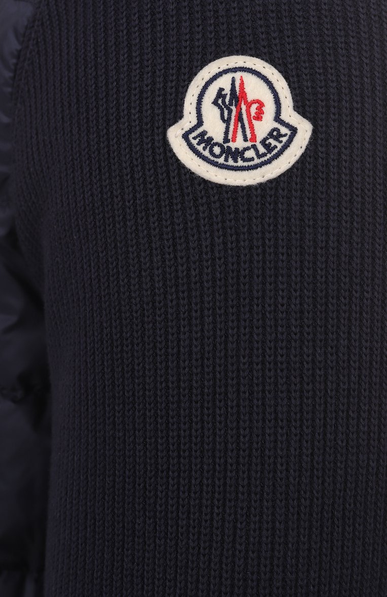 Мужской комбинированный кардиган MONCLER темно-синего цвета, арт. 9B00005/M1367 | Фото 6 (Рукава: Длинные; Длина (для топов): Стандартные; Материал внешний: Хлопок; Стили: Кэжуэл; Мужское Кросс-КТ: Кардиган-одежда; Застежка: Молния; Материал утеплителя: Пух и перо)