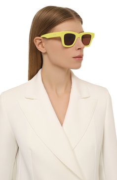 Женские солнцезащитные очки JACQUEMUS желтого цвета, арт. LES LUNETTES N0CI0 YELL0W | Фото 2 (Региональные ограничения белый список (Axapta Mercury): Не проставлено; Нос: Не проставлено; Материал: Пластик; Тип очков: С/з; Очки форма: Квадратные; Оптика Гендер: оптика-женское)