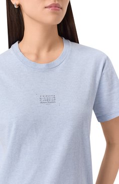 Женская хлопковая футболка MAISON MARGIELA голубого цвета, арт. S50GC0706/M20086 | Фото 5 (Длина (для топов): Стандартные; Материал внешний: Хлопок; Материал сплава: Проставлено; Рукава: Короткие; Драгоценные камни: Проставлено; Стили: Минимализм; Принт: С принтом; Женское Кросс-КТ: Футболка-одежда)