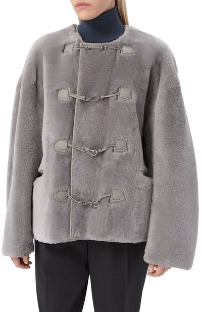 Дубленка из овчины TOTEME серого цвета по цене 362000 руб., арт. 254-WR00150-LE0165, фото 3 Дубленка из овчины TOTEME, арт. 254-WR00150-LE0165, фото 3