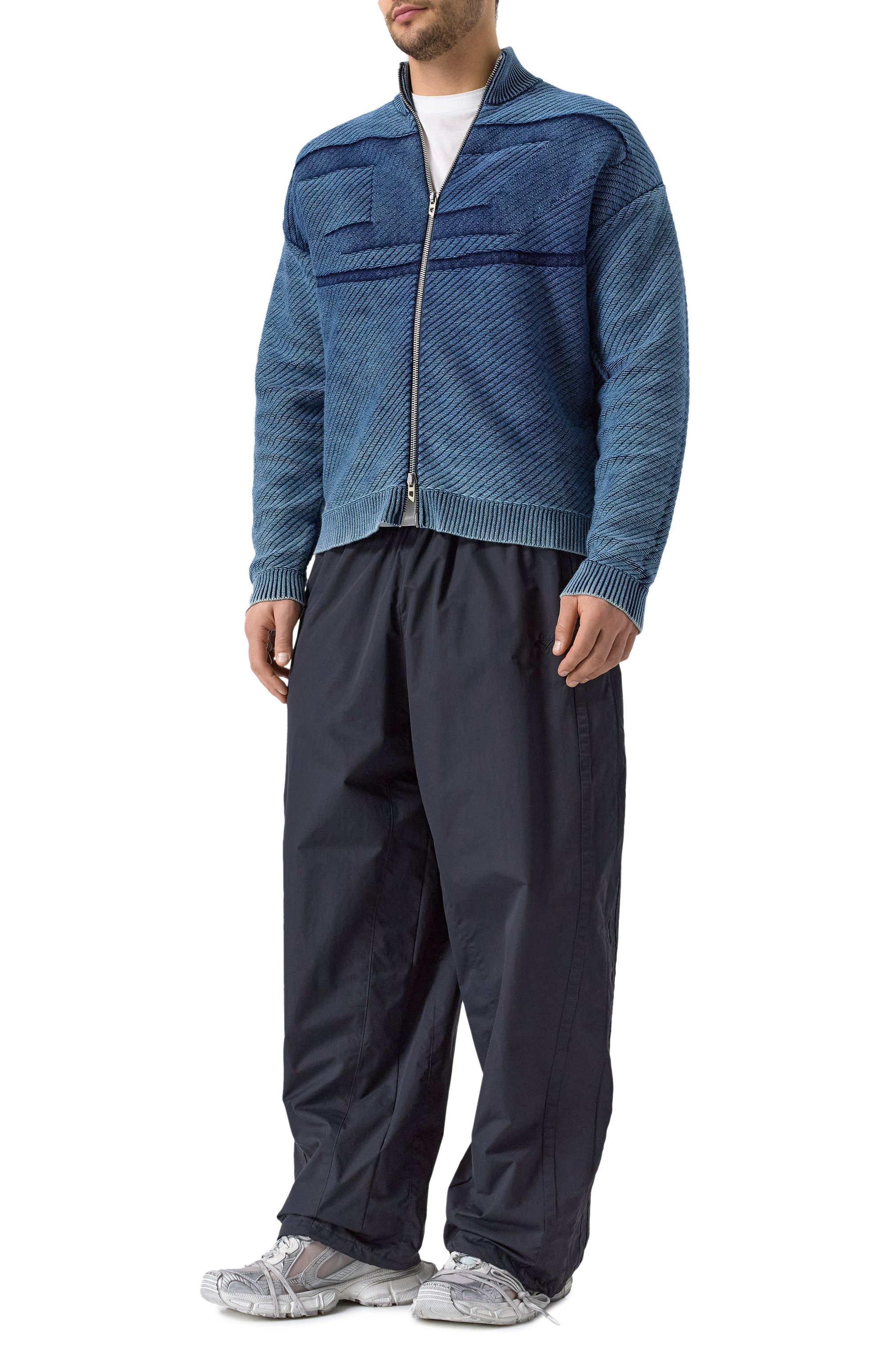 Брюки VETEMENTS черного цвета по цене 91950 руб., арт. UA66PA320B, фото 2 Брюки VETEMENTS, арт. UA66PA320B, фото 2