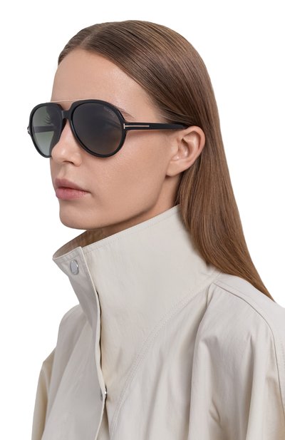 Солнцезащитные очки TOM FORD черного цвета по цене 54950 руб., арт. TF1210 01B, фото 3 Солнцезащитные очки TOM FORD, арт. TF1210 01B, фото 3