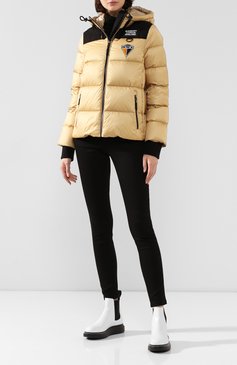 Женская пуховая куртка leith BURBERRY желтого цвета, арт. 8021355 | Фото 2 (Рукава: Длинные; Материал подклада: Синтетический материал; Длина (верхняя одежда): Короткие; Материал внешний: Синтетический материа�л; Кросс-КТ: Куртка, Утепленные; Женское Кросс-КТ: Пуховик-куртка; Материал утеплителя: Пух и перо; Статус проверки: Проверена категория; Драгоценные камни: Проставлено; Материал сплава: Проставлено)