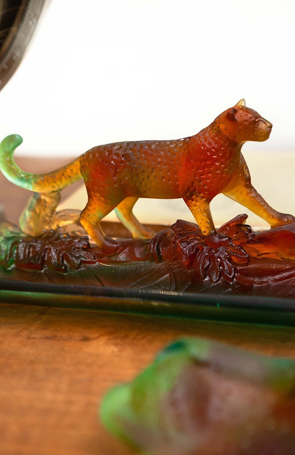 Подставка для ручек leopard tropical DAUM коричневого цвета по цене 249500 руб., арт. 05745-1, фото 3 Подставка для ручек leopard tropical DAUM, арт. 05745-1, фото 3