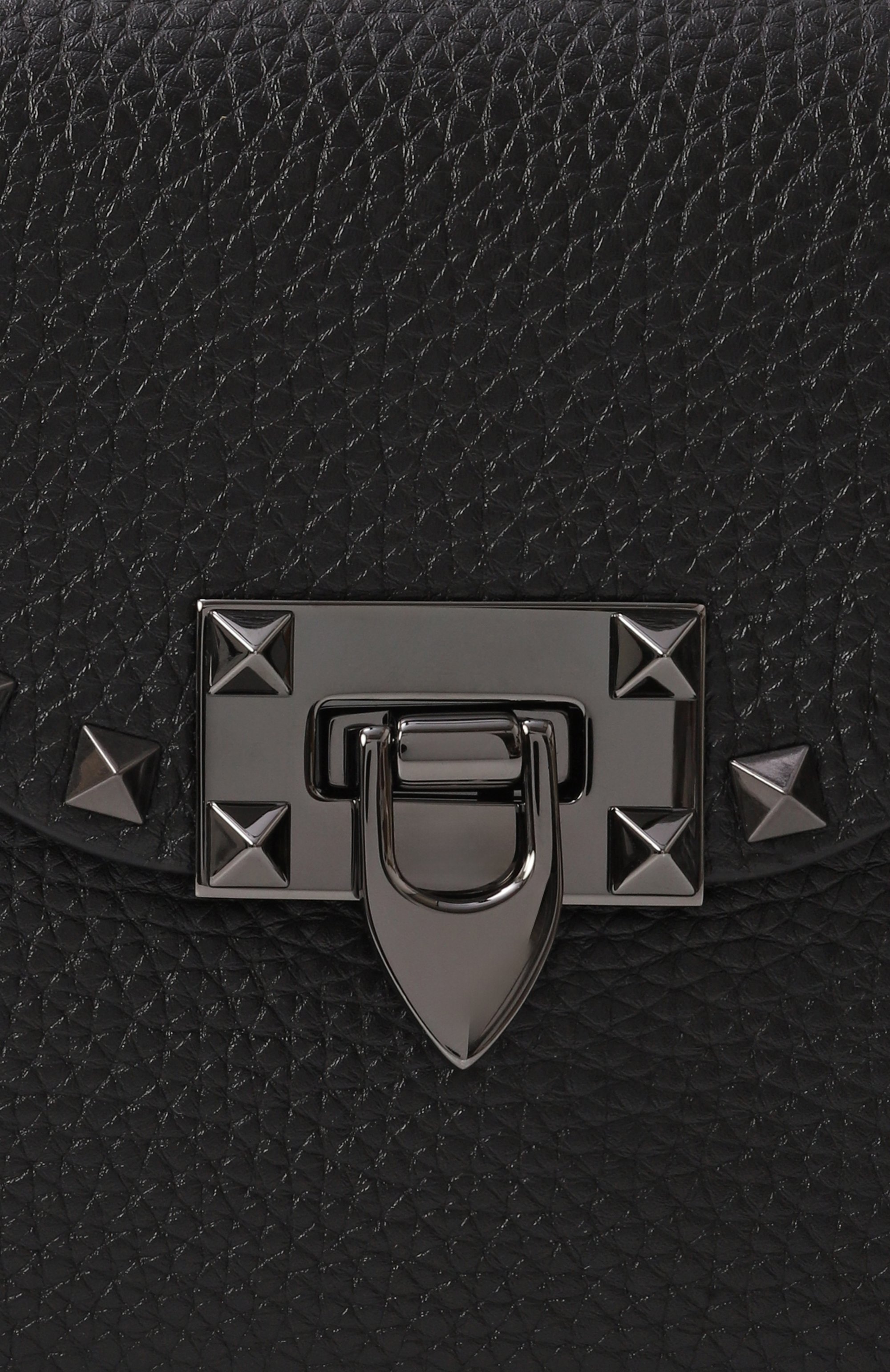 Сумка rockstud small VALENTINO черного цвета по цене 215500 руб., арт. 6W2B0181/HAD, фото 3 Сумка rockstud small VALENTINO, арт. 6W2B0181/HAD, фото 3