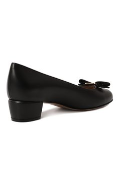 Женские кожаные туфли vara FERRAGAMO черного цвета, арт. 01G324/765658 | Фото 5 (Материал внешний: Натуральная кожа; Материал сплава: Проставлено; Драгоценные камни: Про�ставлено; Материал внутренний: Натуральная кожа; Каблук высота: Низкий; Подошва: Плоская; Каблук тип: Устойчивый)