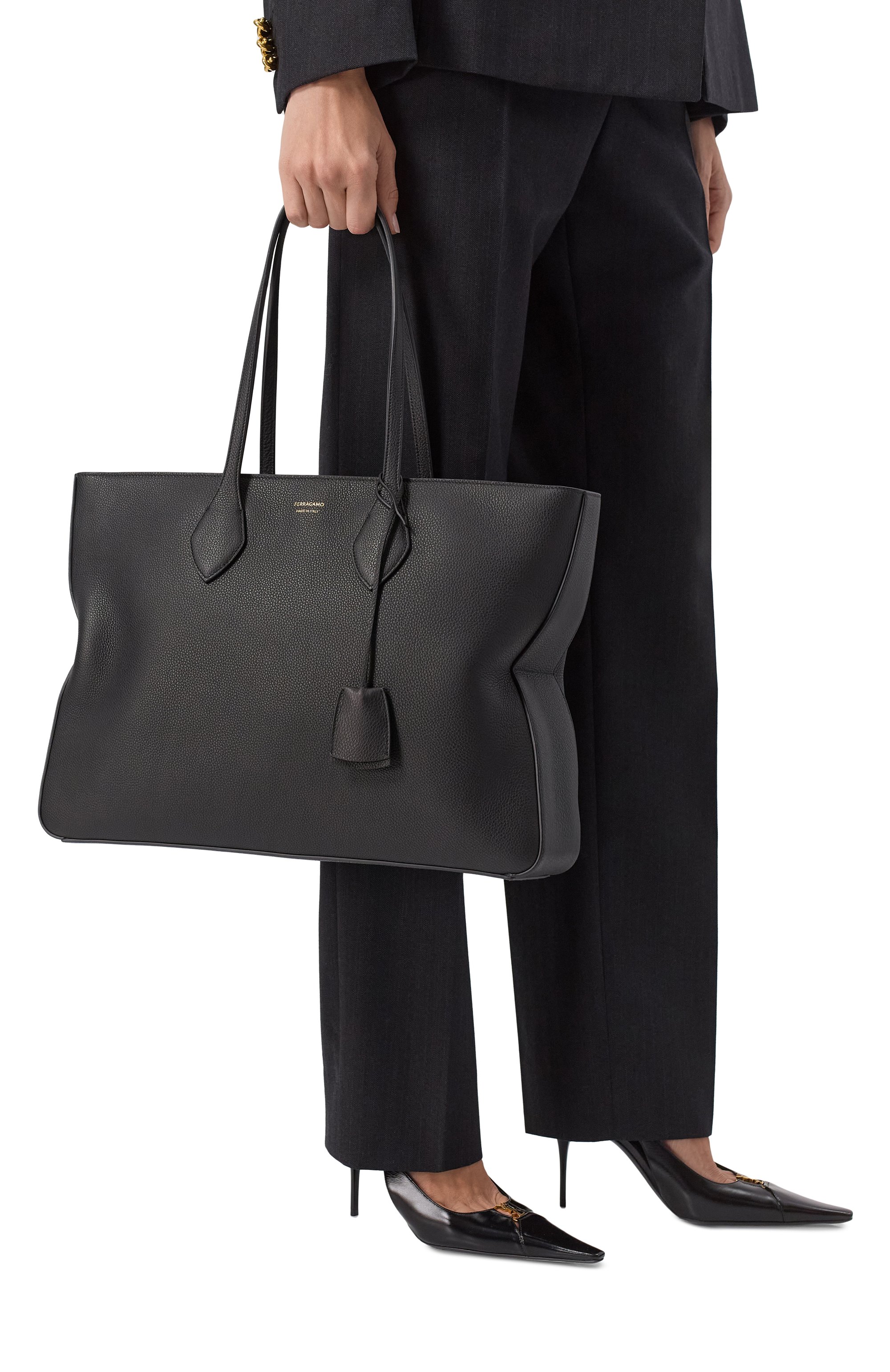 Сумка-тоут FERRAGAMO черного цвета по цене 263500 руб., арт. 219908/779336, фото 2 Сумка-тоут FERRAGAMO, арт. 219908/779336, фото 2