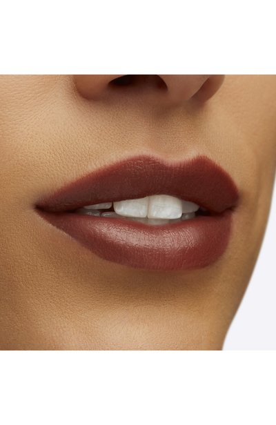 Губная помада lustreglass sheer-shine lipstick, оттенок i deserve this (3,5g) MAC цвета по цене 3390 руб., арт. SB48-12, фото 4 Губная помада lustreglass sheer-shine lipstick, оттенок i deserve this (3,5g) MAC, арт. SB48-12, фото 4