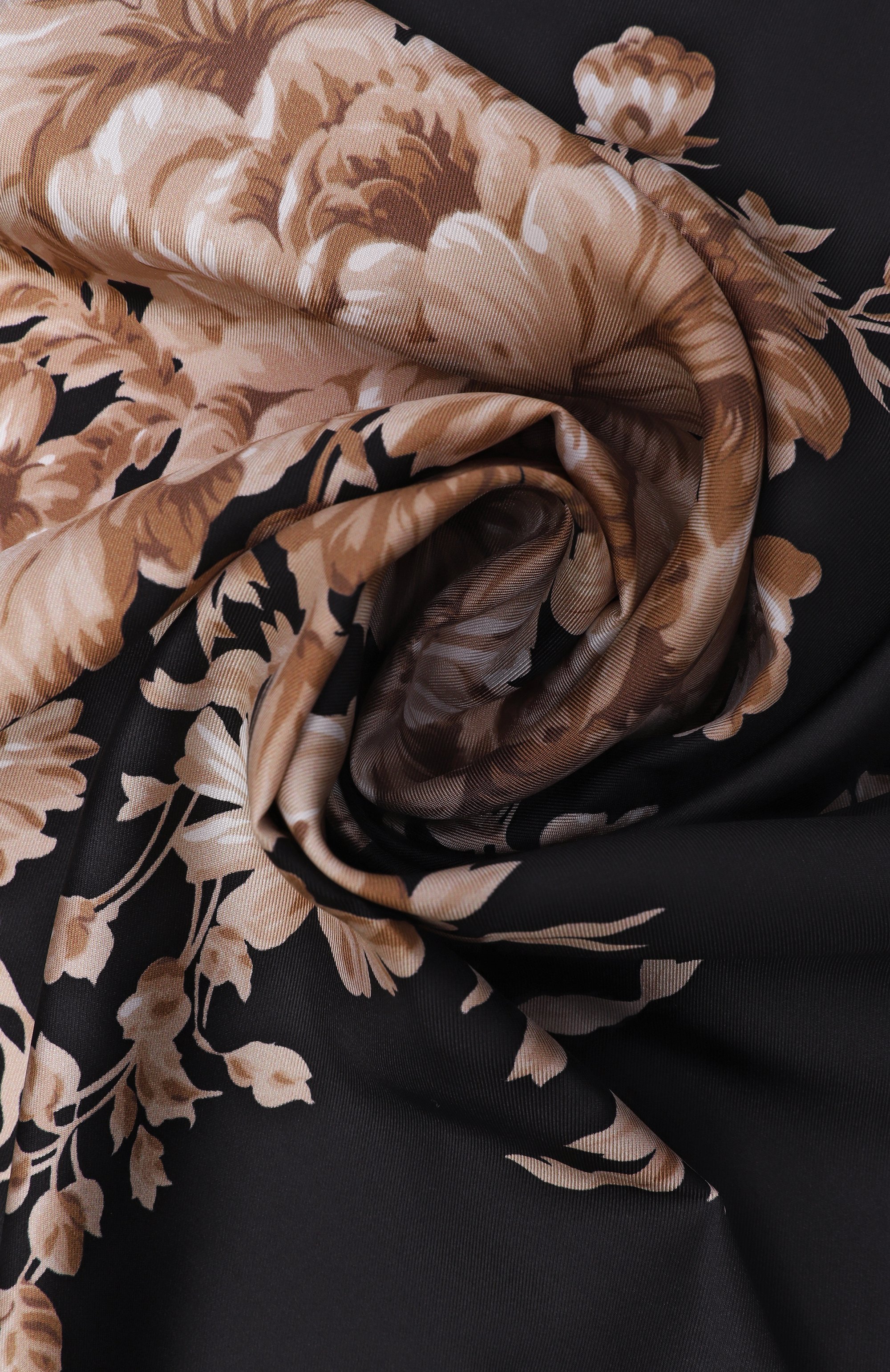 Шелковый платок DOLCE & GABBANA разноцветного цвета по цене 69950 руб., арт. FN090R/GDC9D, фото 3 Шелковый платок DOLCE & GABBANA, арт. FN090R/GDC9D, фото 3