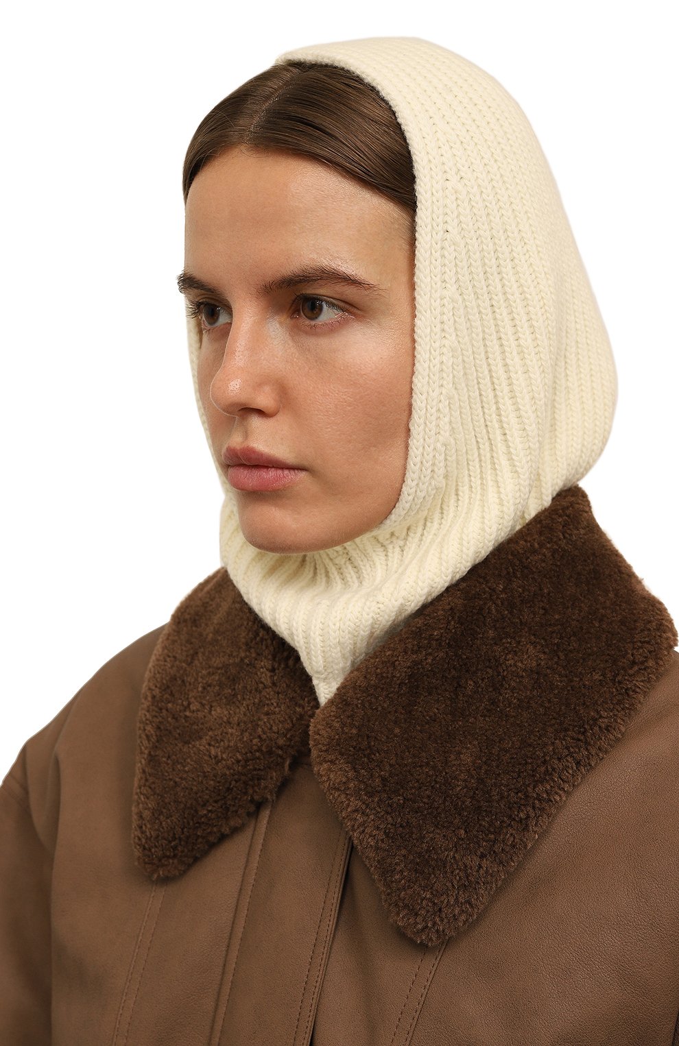 Шерстяная балаклава JIL SANDER кремового цвета по цене 43250 руб., арт. J40ZZ0141/J14737, фото 2 Шерстяная балаклава JIL SANDER, арт. J40ZZ0141/J14737, фото 2