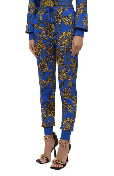 Хлопковые джоггеры VERSACE JEANS COUTURE синего цвета по цене 42350 руб., арт. 71HAA310-71DP310 FELPA GAR PR BAR0QUE/FS002, фото 3 Хлопковые джоггеры VERSACE JEANS COUTURE, арт. 71HAA310-71DP310 FELPA GAR PR BAR0QUE/FS002, фото 3
