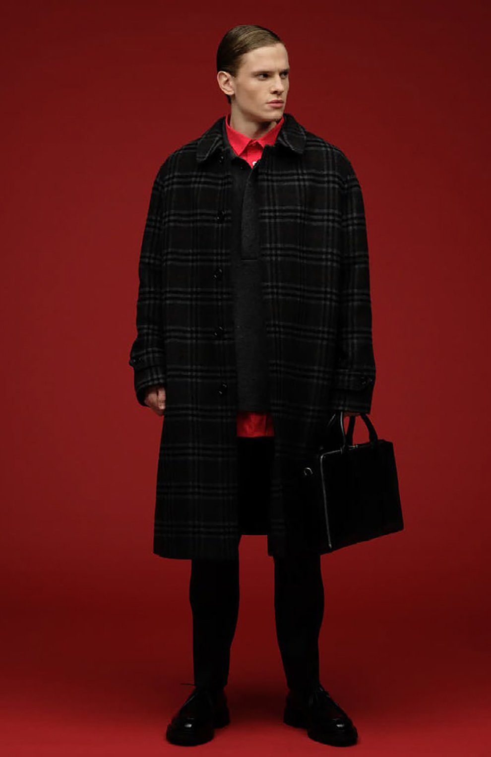 Кожаная сумка для ноутбука arco BOTTEGA VENETA черного цвета по цене 364500 руб., арт. 680120/VB1K1, фото 8 Кожаная сумка для ноутбука arco BOTTEGA VENETA, арт. 680120/VB1K1, фото 8