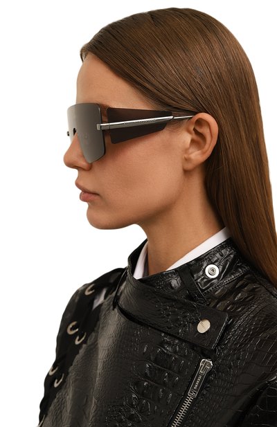 Солнцезащитные очки ALEXANDER MCQUEEN черного цвета по цене 46100 руб., арт. AM0460S 001, фото 2 Солнцезащитные очки ALEXANDER MCQUEEN, арт. AM0460S 001, фото 2