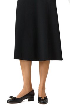 Женские кожаные туфли vara FERRAGAMO черного цвета, арт. 01G324/765658 | Фото 3 (Материал внешний: Натуральная кожа; Материал сплава: Проставлено; Драгоценные камни: Простав�лено; Материал внутренний: Натуральная кожа; Каблук высота: Низкий; Подошва: Плоская; Каблук тип: Устойчивый)
