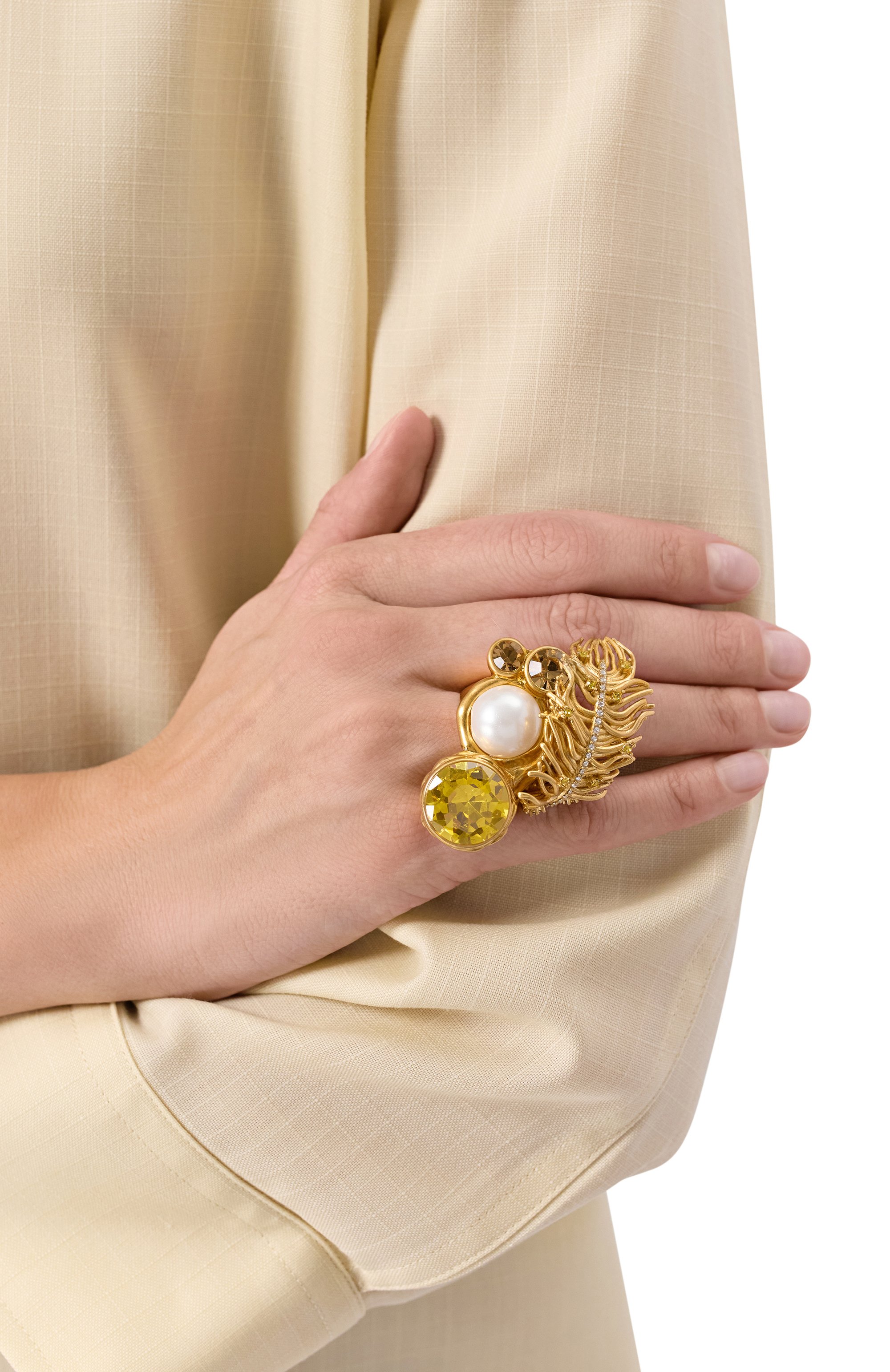 Кольцо MARNI золотого цвета по цене 55050 руб., арт. ANMV0132A0 P6525/G0LD, фото 2 Кольцо MARNI, арт. ANMV0132A0 P6525/G0LD, фото 2