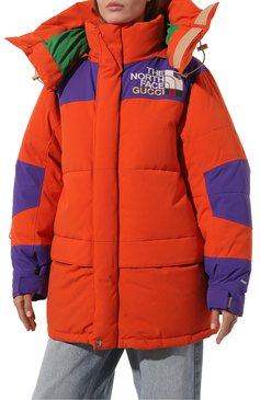 Женский пуховик the north face x gucci GUCCI красного цвета, арт. 663921 XKQSL | Фото 3 (Рукава: �Длинные; Длина (верхняя одежда): До середины бедра; Материал внешний: Синтетический материал; Кросс-КТ: Пуховик; Материал сплава: Проставлено; Стили: Спорт-шик; Драгоценные камни: Проставлено; Материал утеплителя: Пух и перо)