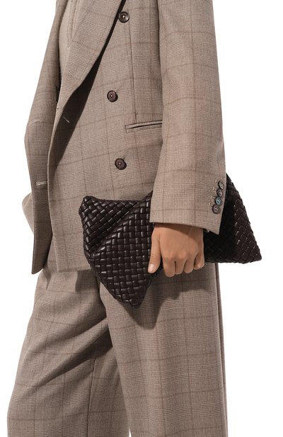 Клатч bv crisscross BOTTEGA VENETA темно-коричневого цвета по цене 217500 руб., арт. 640678/V01D1, фото 2 Клатч bv crisscross BOTTEGA VENETA, арт. 640678/V01D1, фото 2