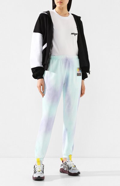 Хлопковые джоггеры MARC JACOBS (THE) голубого цвета по цене 23850 руб., арт. C4003091, фото 2 Хлопковые джоггеры MARC JACOBS (THE), арт. C4003091, фото 2