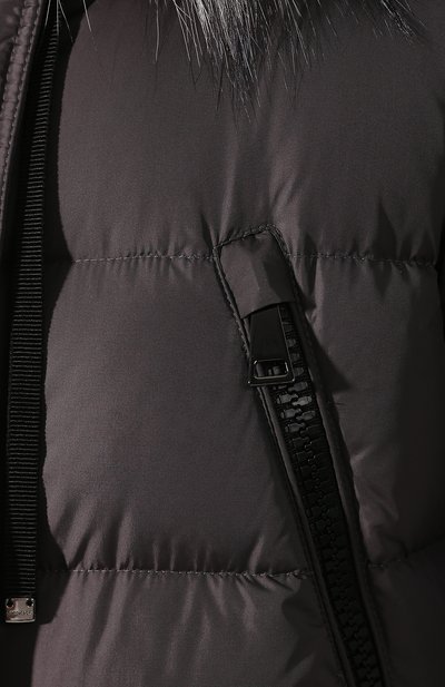 Пуховик moncler aphroti MONCLER темно-серого цвета по цене 242500 руб., арт. E2-093-49338-25-C0059, фото 5 Пуховик moncler aphroti MONCLER, арт. E2-093-49338-25-C0059, фото 5