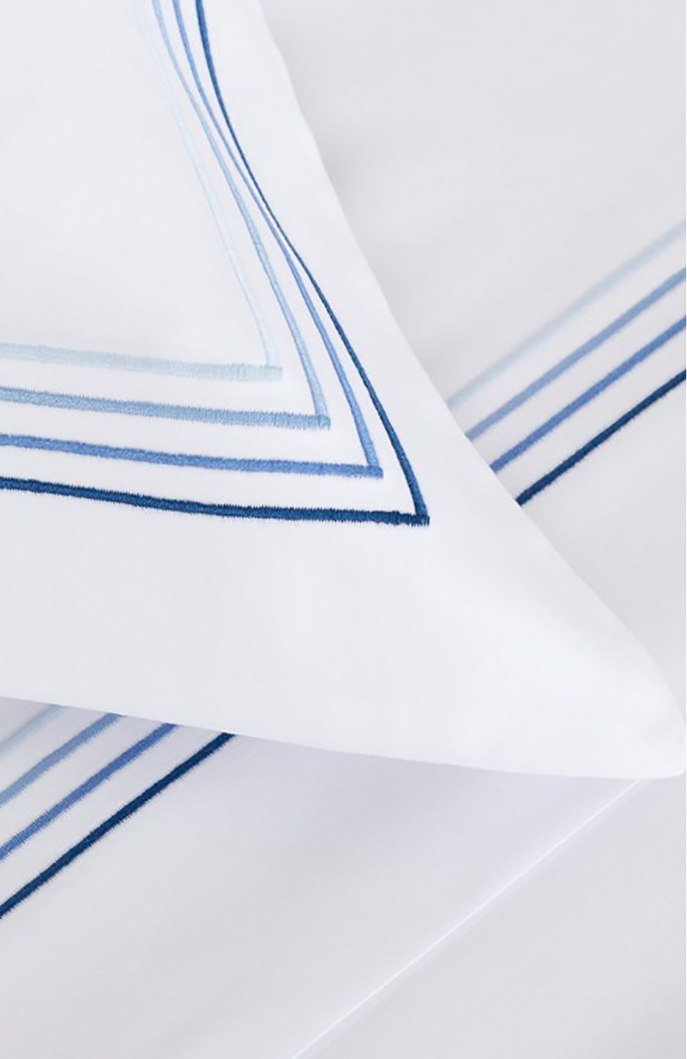 Наволочка cruise FRETTE синего цвета по цене 19950 руб., арт. F07092 E0700 051C, фото 3 Наволочка cruise FRETTE, арт. F07092 E0700 051C, фото 3