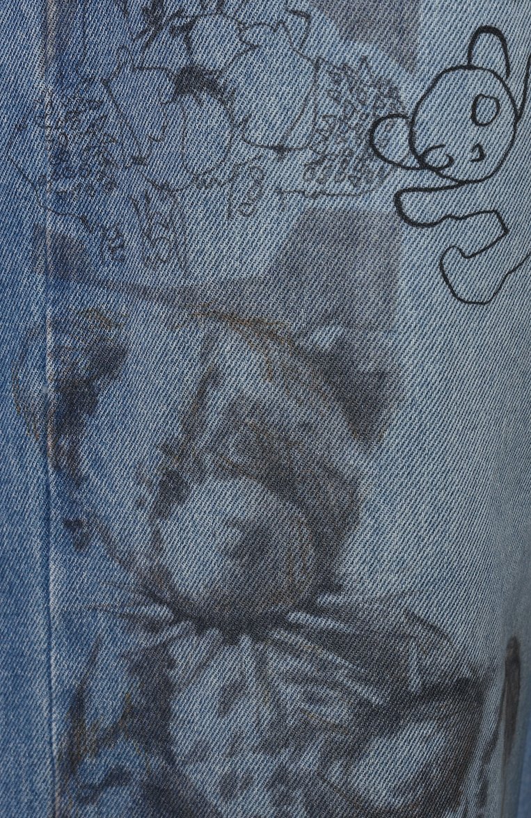 Женские джинсы DOMREBEL синего цвета, арт. STUFFY B00TCUT JEANS | Фото 6 (Длина (брюки, джинсы): Укороченные; Драгоценные камни: Проставлено; Материал сплава: Проставлено; Детали: Принт, Делаве; Материал внешний: Деним, Хлопок; Силуэт Ж (брюки и джинсы): Прямые; Кросс-КТ: Деним; Стили: Гранж)