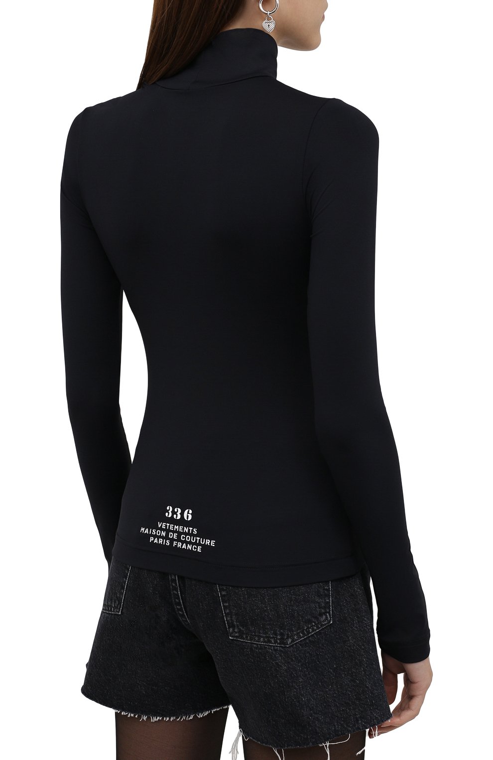 Водолазка VETEMENTS черного цвета по цене 68700 руб., арт. WA52T0200B 2605/BLACK, фото 4 Водолазка VETEMENTS, арт. WA52T0200B 2605/BLACK, фото 4