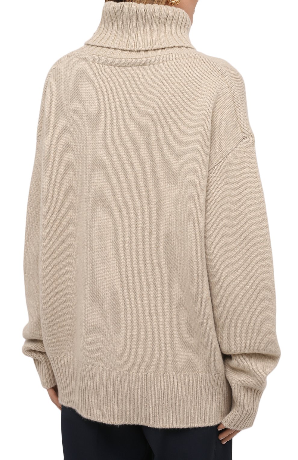Кашемировый свитер EXTREME CASHMERE светло-бежевого цвета по цене 63400 руб., арт. 020/0VERSIZE XTRA, фото 4 Кашемировый свитер EXTREME CASHMERE, арт. 020/0VERSIZE XTRA, фото 4