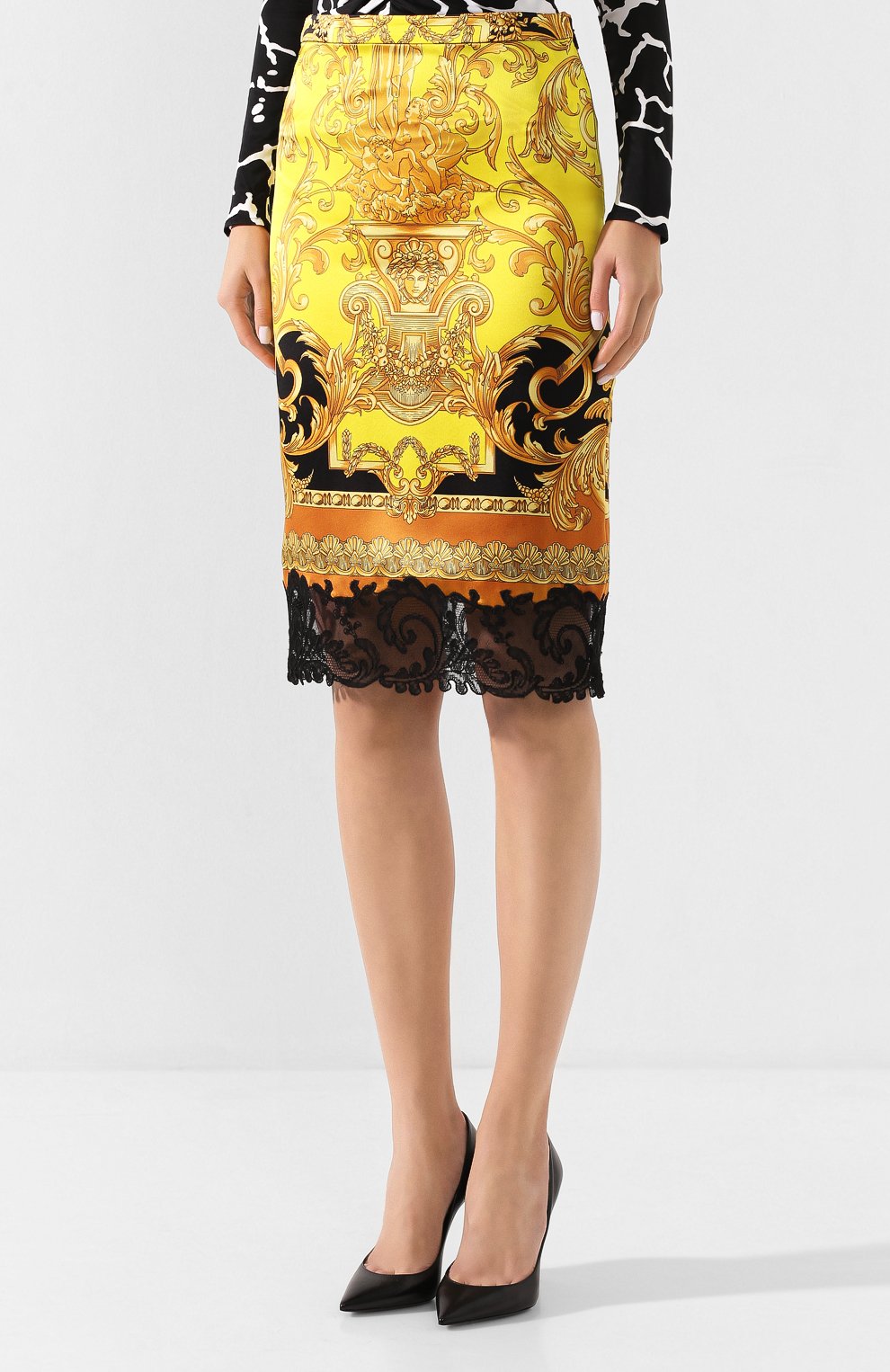 Шелковая юбка VERSACE золотого цвета по цене 130500 руб., арт. A84586/A232054, фото 3 Шелковая юбка VERSACE, арт. A84586/A232054, фото 3