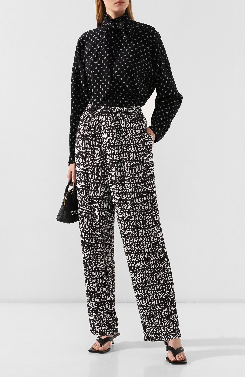 Брюки из вискозы BALENCIAGA черно-белого цвета по цене 55100 руб., арт. 583537/TFL23, фото 2 Брюки из вискозы BALENCIAGA, арт. 583537/TFL23, фото 2