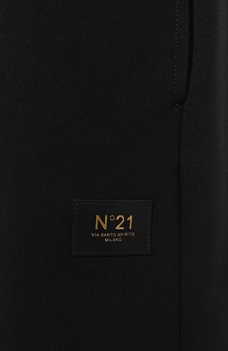 Мужские хлопковые джоггеры N21 черного цвета, арт. B071 | Фото 5 (Длина (брюк�и, джинсы): Стандартные; Материал сплава: Проставлено; Материал внешний: Хлопок; Стили: Спорт-шик; Драгоценные камни: Проставлено; Силуэт М (брюки): Джоггеры)