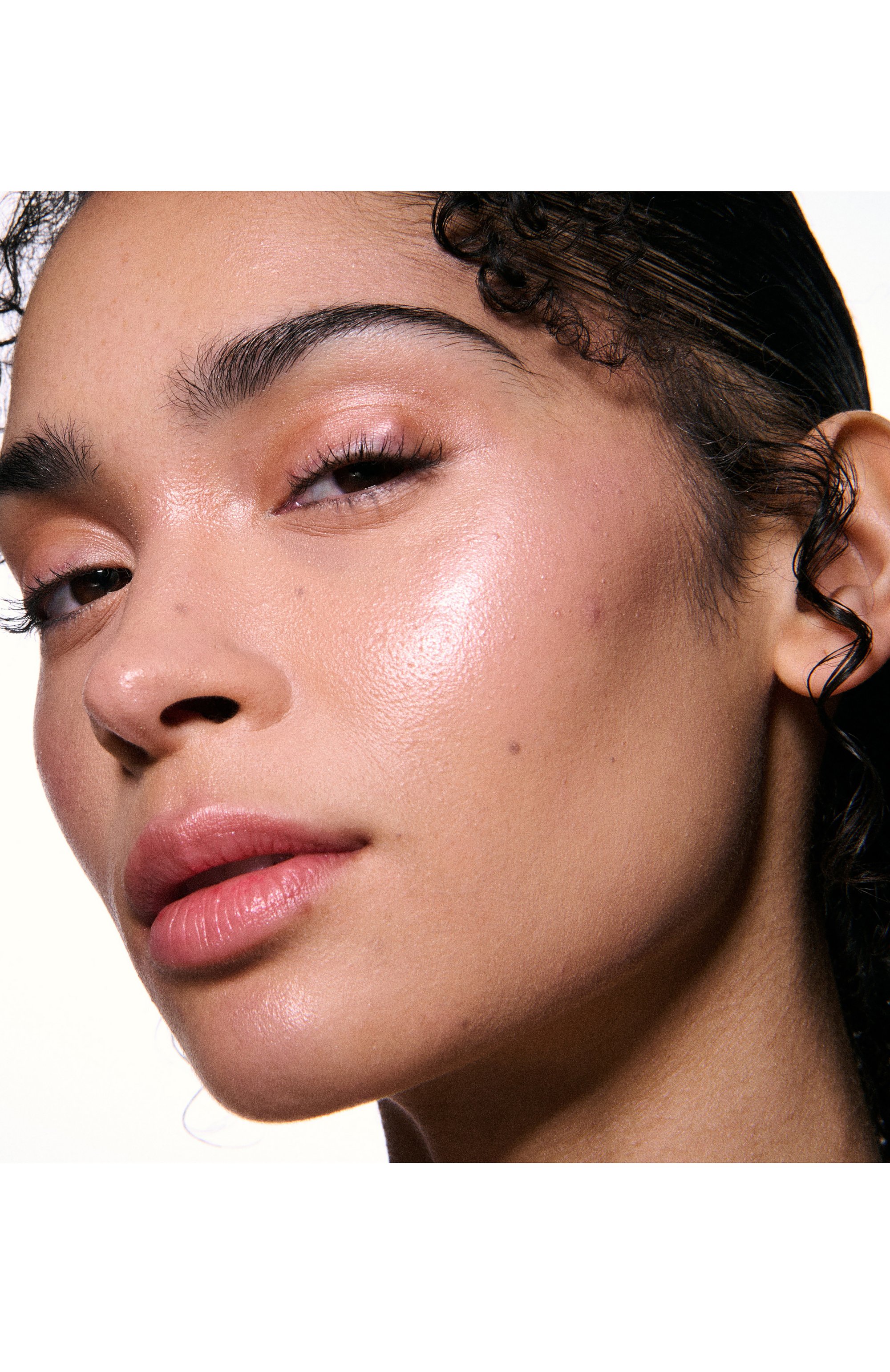 Набор жидких хайлайтеров surreal shine mini, sugar plum pink / freezing gold (2x9ml) MAC, арт. S65S-Y5, фото 6