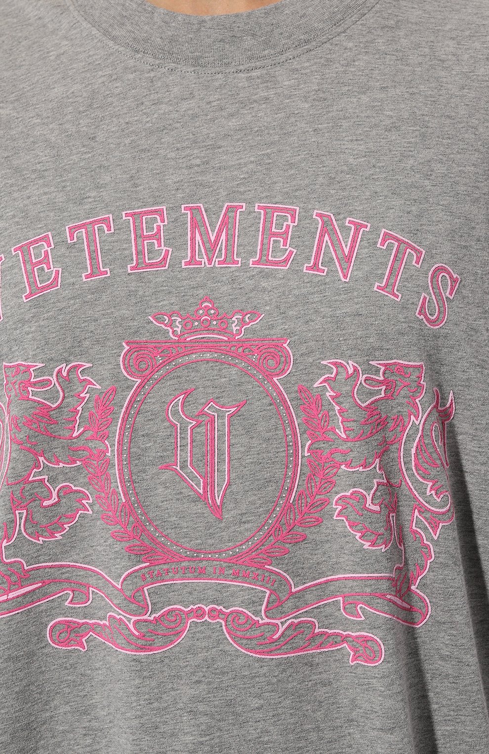 Хлопковая футболка VETEMENTS серого цвета по цене 87800 руб., арт. UE64TR410GP, фото 5 Хлопковая футболка VETEMENTS, арт. UE64TR410GP, фото 5