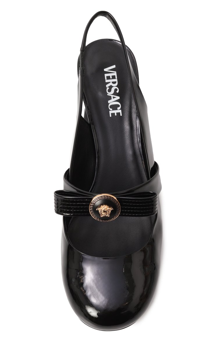 Женские лакированные туфли gianni ribbon 35 VERSACE черного цвета, арт. 1018457/D2VE | Фото 6 (Материал внешний: Натуральная кожа; Каблук высота: Низкий; Материал внутренний: Натуральная кожа; Подошва: Плоская; Каблук тип: Устойчивый; Женское Кросс-КТ: Слингбэки; Автоматизация состава: Проставлено; Автоматизация ТО: Проставлено)