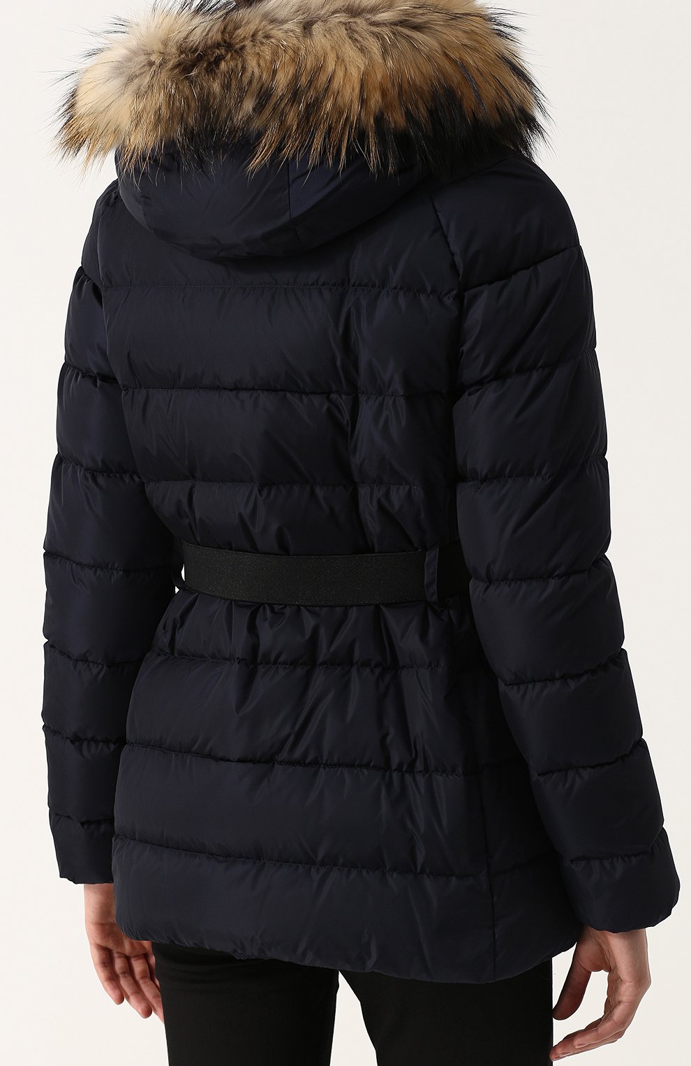 Стеганый пуховик с поясом и меховой отделкой капюшоном MONCLER темно-синего цвета по цене 183500 руб., арт. C2-093-46877-25-68065, фото 4 Стеганый пуховик с поясом и меховой отделкой капюшоном MONCLER, арт. C2-093-46877-25-68065, фото 4