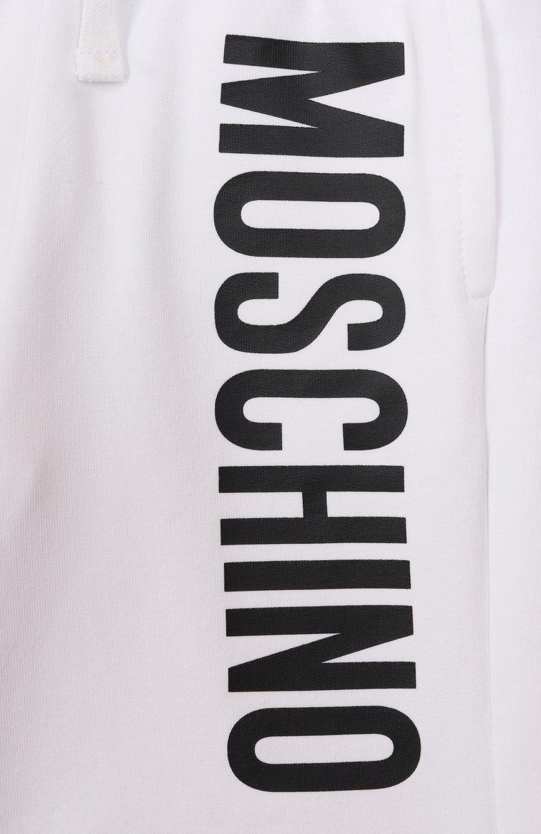 Детские хлопковые шорты MOSCHINO белого цвета, арт. HUQ02F/LDA25/4-8 | Фото 3 (Материал внешний: Хлопок; Нос: Не проставлено; Случай: Повседневный; Мальчики Кросс-КТ: Шорты-спорт; Автоматизация состава: Проставлено; Ростовка одежда: 4 года | 104 см, 5 лет | 110 см, 6 лет | 116 см, 8 лет | 128 см)