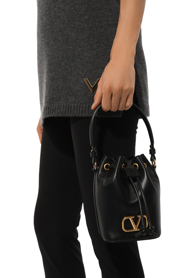 Женс�кая сумка vlogo mini VALENTINO черного цвета, арт. 5W2P0Z44/VNL | Фото 2 (Материал: Натуральная кожа; Ремень/цепочка: На ремешке; Размер: mini)