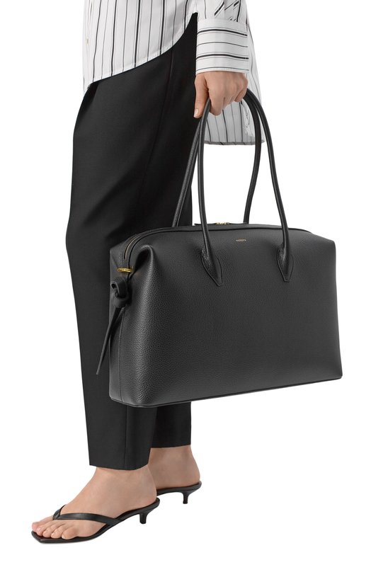 Сумка Brioche Duffle large Yuzefi LARGE BRI0CHE DUFFLE/PEBBLE GRAIN LEATHER Чёрный  LARGE BRI0CHE DUFFLE/PEBBLE GRAIN LEATHER Фото 2