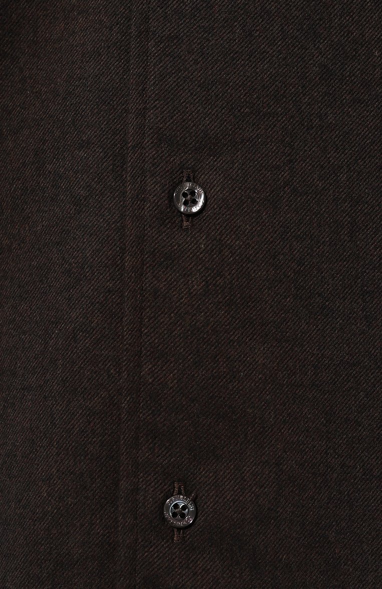Мужская хлопковая рубашка CORNELIANI темно-коричневого цвета, арт. 94P156-9411510 | Фото 5 (Материал внешний: Хлопок; Длина (для топов): Стандартные; Рукава: Длинные; Рубашки М: Regular Fit; Стили: Кэжуэл; Случай: Повседневный; �Манжеты: На пуговицах; Принт: Однотонные; Воротник: Акула; Автоматизация состава: Проставлено; Автоматизация ТО: Проставлено; Детали: Без декора)