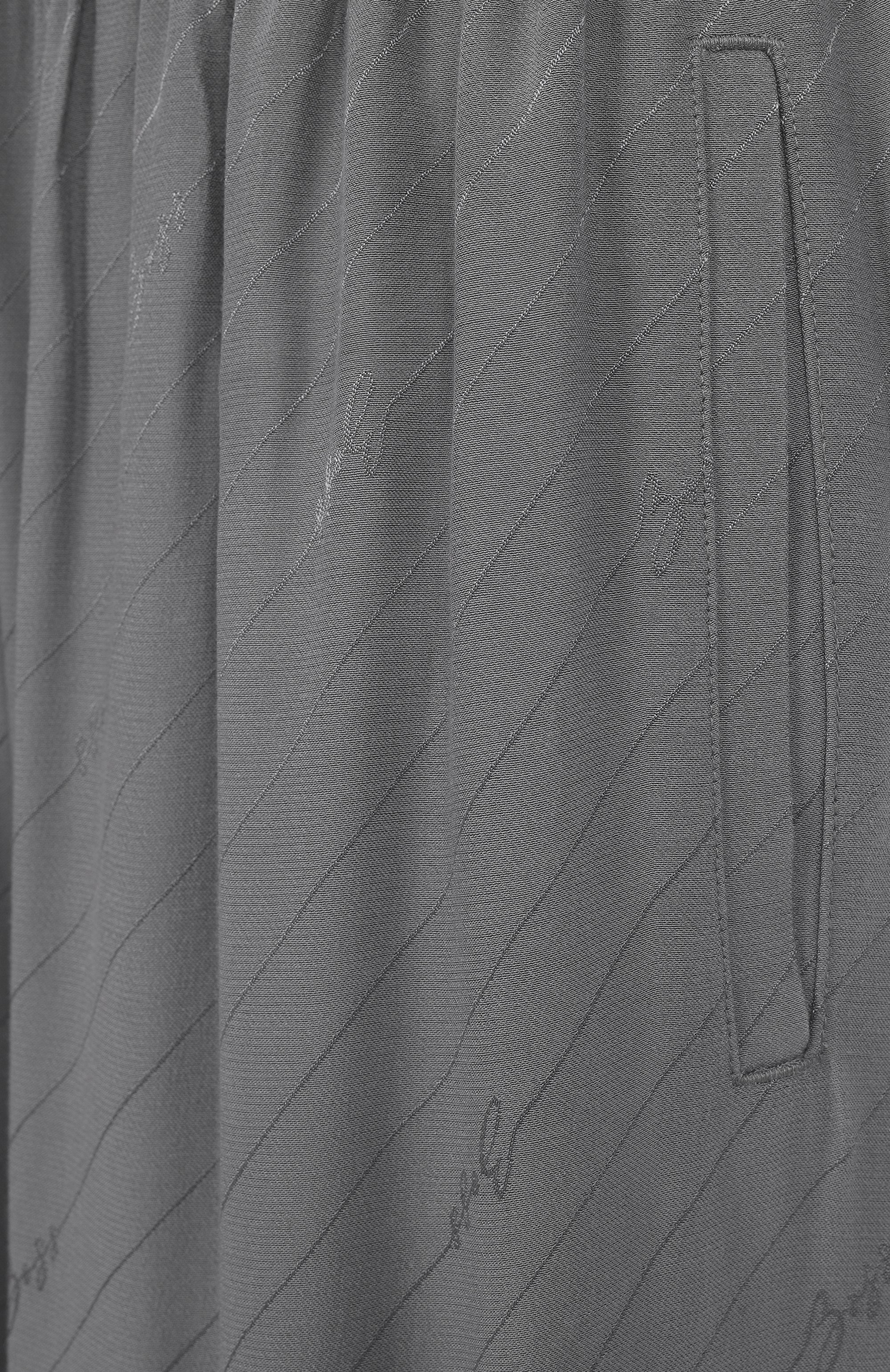 Брюки из вискозы BOSS ORANGE серого цвета по цене 15950 руб., арт. 50544016, фото 6 Брюки из вискозы BOSS ORANGE, арт. 50544016, фото 6