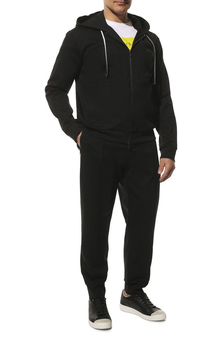 Мужские хлопковые джоггеры EMPORIO ARMANI черного цвета, арт. 8N1P72/1JBTZ | Фото 2 (Длина (брюки, джинсы): Стандартные; Материал внешний: Хлопок; Силуэт М (брюки): Джоггеры; Стили: Спорт-шик; Драгоценные камни: Проставлено; Материал сплава: Проставлено)
