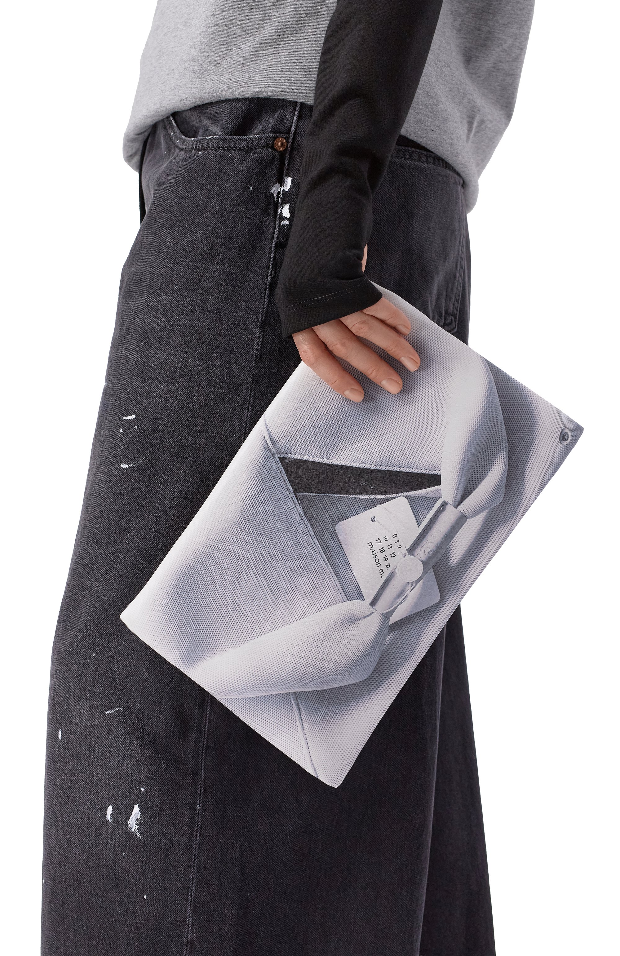 Клатч MM6 белого цвета по цене 32850 руб., арт. SB5WF0012/P8484, фото 2 Клатч MM6, арт. SB5WF0012/P8484, фото 2