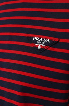 Женская хлопковый лонгслив PRADA разноцветного цвета, арт. 34628-1045-F0E7D-221 | Фото 5 (Рукава: Длинные; Длина (�для топов): Стандартные; Принт: С принтом; Материал сплава: Проставлено; Материал внешний: Хлопок; Драгоценные камни: Проставлено; Женское Кросс-КТ: Лонгслив-одежда; Стили: Кэжуэл)