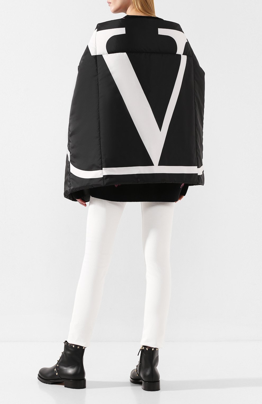 Накидка VALENTINO черного цвета по цене 98400 руб., арт. SW2ED007/DWZ, фото 2 Накидка VALENTINO, арт. SW2ED007/DWZ, фото 2