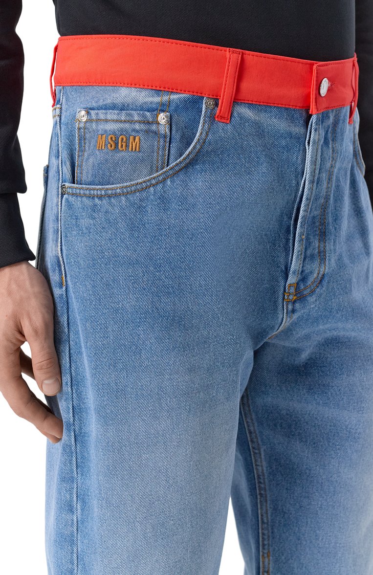 Мужские джинсы MSGM синего цвета, арт. 3840MP230Y/257087 | Фото 5 (Длина (брюки, джинсы): Стандартные; Материал внешний: Хлопок, Деним; Детали: Делаве; Силуэт М (брюки): Прямые, Широкие; Кросс-КТ: Деним; Стили: Streetwear)