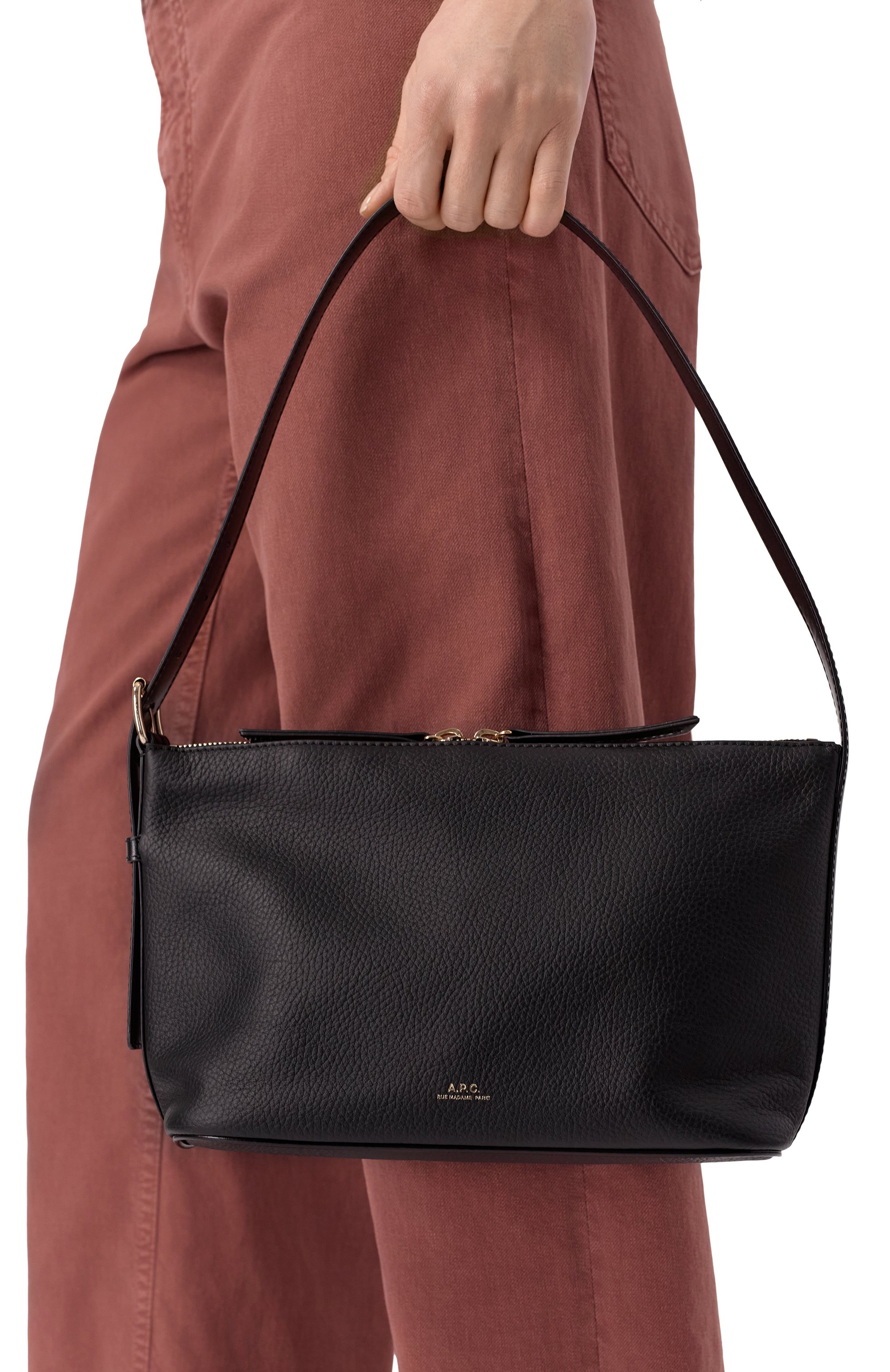 Сумка vera A.P.C. черного цвета по цене 54100 руб., арт. PXCBL-F61974, фото 2 Сумка vera A.P.C., арт. PXCBL-F61974, фото 2