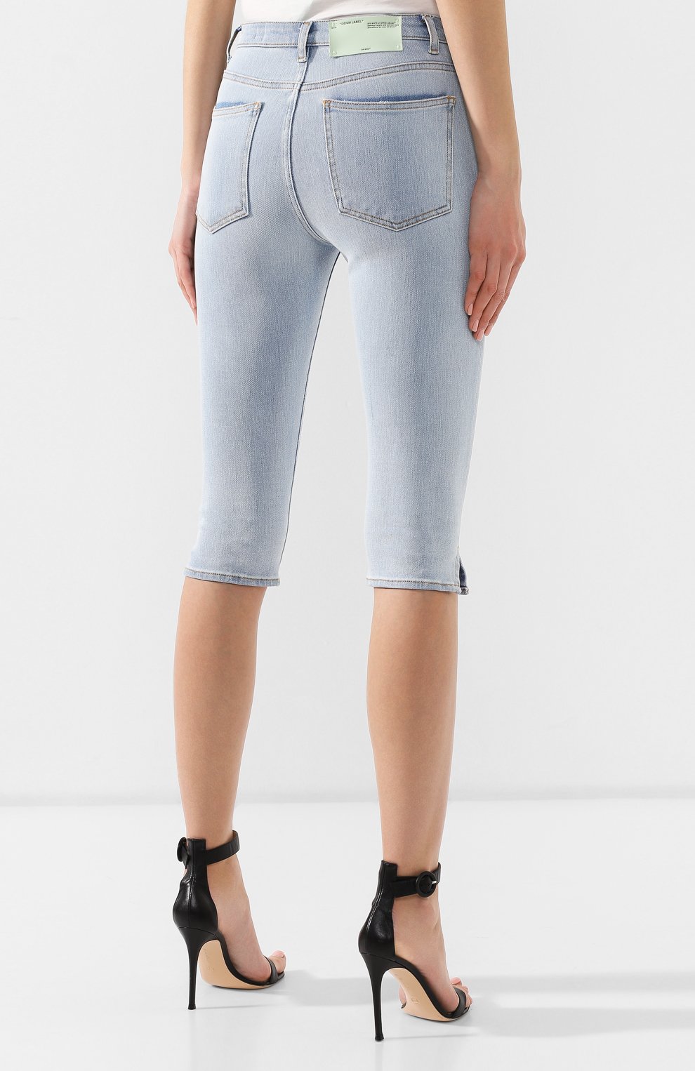 Джинсовые капри OFF-WHITE голубого цвета по цене 34450 руб., арт. 0WYA009S19C700447100, фото 4 Джинсовые капри OFF-WHITE, арт. 0WYA009S19C700447100, фото 4