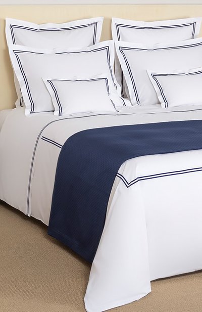 Наволочка hotel classic FRETTE синего цвета по цене 13850 руб., арт. FA7017 E0700 065B, фото 5 Наволочка hotel classic FRETTE, арт. FA7017 E0700 065B, фото 5