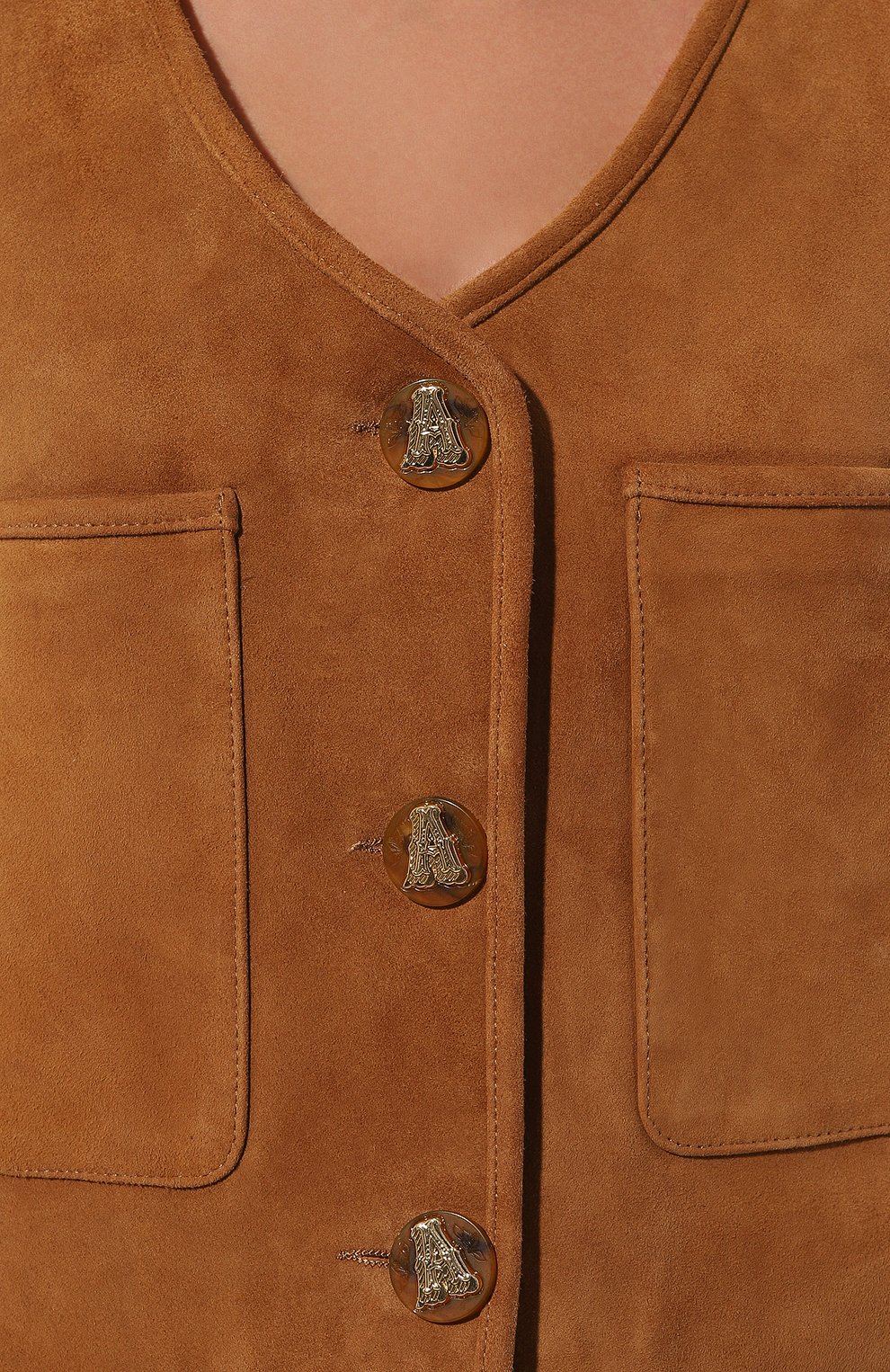 Замшевый жилет AKHMADULLINA светло-коричневого цвета по цене 159900 руб., арт. 1225.2JI934/LE111, фото 5 Замшевый жилет AKHMADULLINA, арт. 1225.2JI934/LE111, фото 5