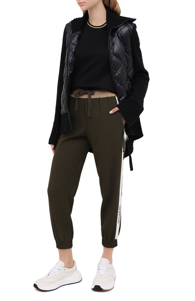 Джоггеры MONCLER хаки цвета по цене 39800 руб., арт. F2-093-2A704-00-C0377, фото 2 Джоггеры MONCLER, арт. F2-093-2A704-00-C0377, фото 2