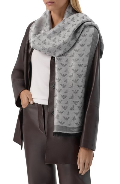 Шаль EMPORIO ARMANI серого цвета по цене 27250 руб., арт. EW005474/AF28958, фото 2 Шаль EMPORIO ARMANI, арт. EW005474/AF28958, фото 2